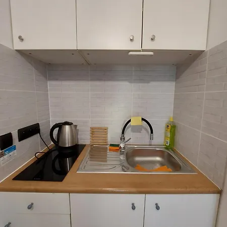 Apartment Grzybowska 9 *